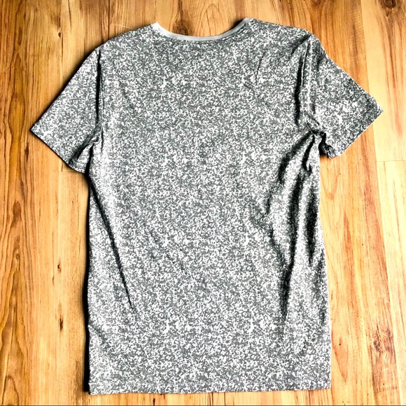 NEW EXPRESS Camo T Shirt Small Gray Crewneck UNISEX Woman’s NWOT - Picture 5 of 15